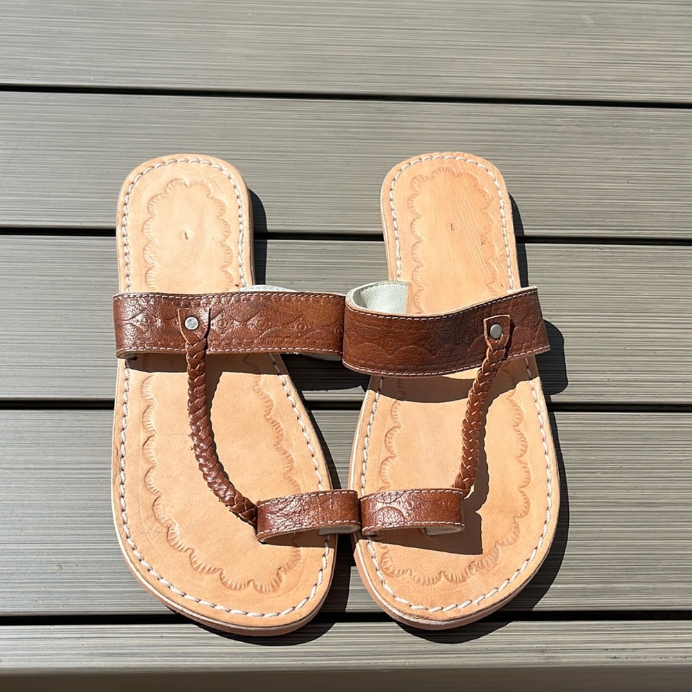 Brand unknown. Like new brown flip flops